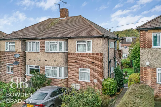 Fullwell Avenue, Clayhall, IG5, photo 1