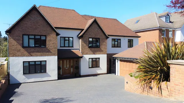 Eleven Acre Rise, Loughton, photo 1