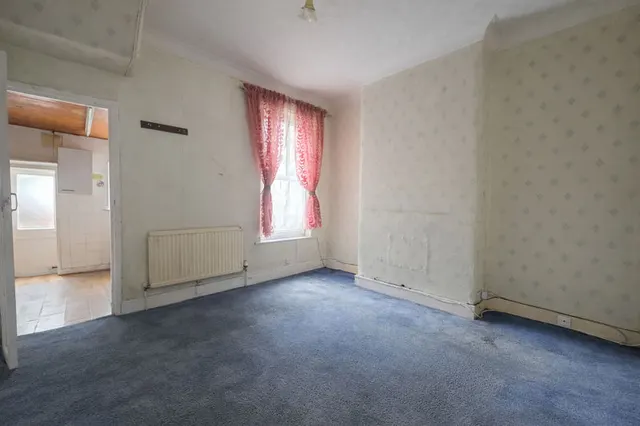 Photo 3 — Seymour Avenue, London N17 9EB