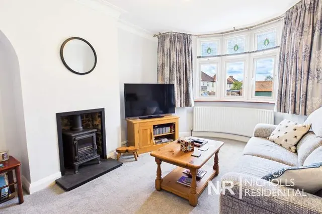 Bolton Road, Chessington, KT9, photo 3