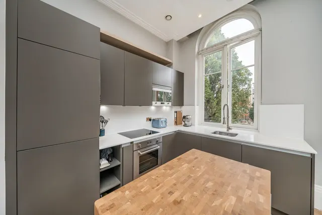 East Hill, SW18, photo 3