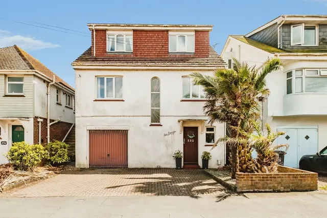 Brighton Road, Lancing, BN15, photo 1