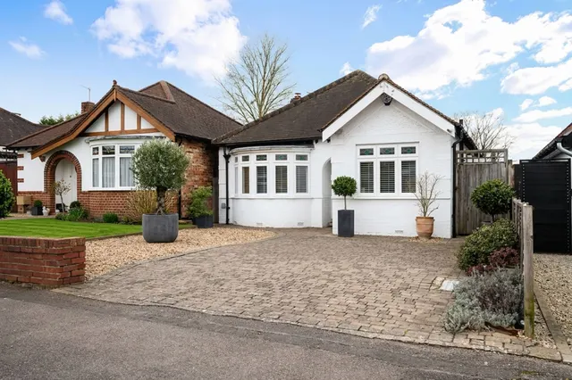 St. Clair Drive, Worcester Park, KT4, photo 2
