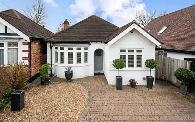 St. Clair Drive, Worcester Park, KT4, photo 1