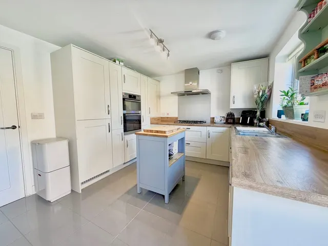 Photo 2 — Whitecastle Way, Kingsmead, Milton Keynes, Milton Keynes, MK4 4LU