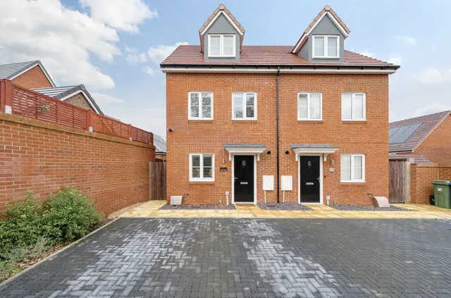 Donnington Grove, Binfield, RG42, photo 1