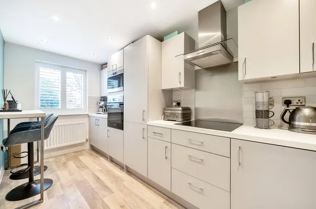 Donnington Grove, Binfield, RG42, photo 2
