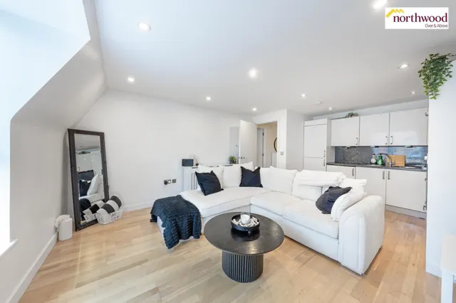 Aldenham Road, Bushey, WD19, photo 2