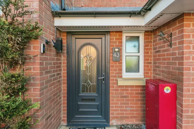 Ursuline Way, Crewe, CW2, photo 3