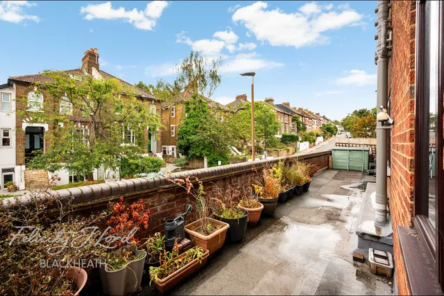 Charlton Church Lane, London, photo 3