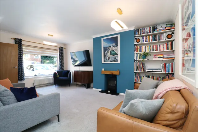 Martin Way, Woking, GU21, photo 2