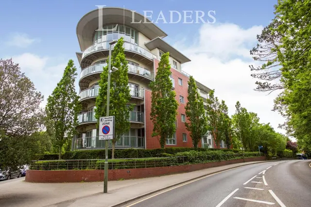 Park Heights, Constitution Hill, GU22, photo 1