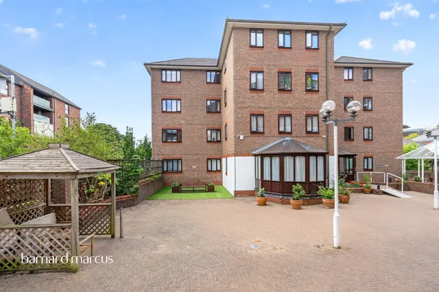 Upper High Street, Epsom, KT17, photo 1