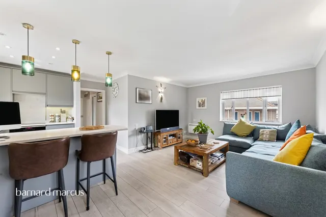 Upper High Street, Epsom, KT17, photo 2