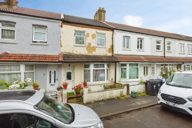 Walton Terrace, Woking, GU21, photo 1
