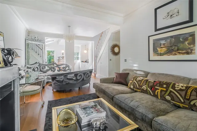 3 bedroom house — Elsley Road, London, SW11