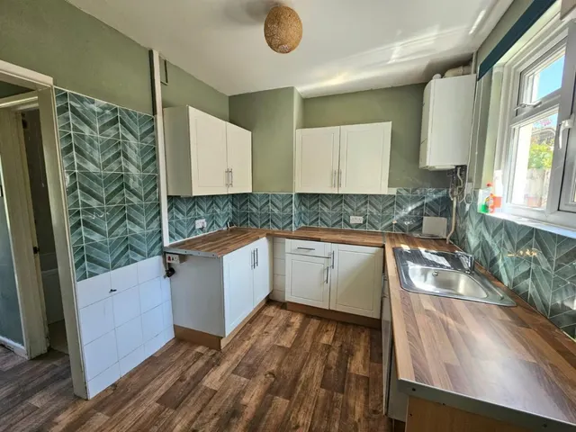 First Avenue, Dursley, GL11, photo 2