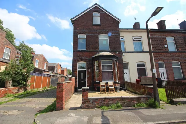 Brierley Street, Bury, BL9, photo 1