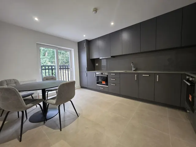 London, SE18 6UF, photo 1