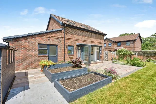 Barrington Close, East Cowes, PO32, photo 3