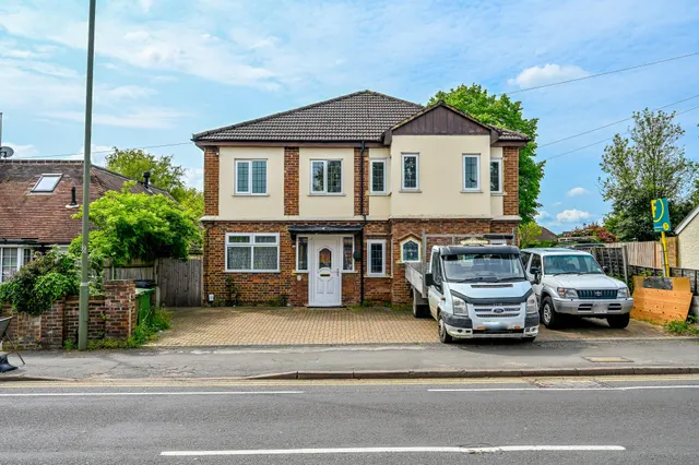 53 Aldershot Road, Guildford, photo 1