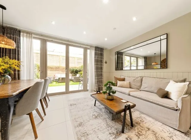 Photo 2 — Bourke Close, Clapham, SW4