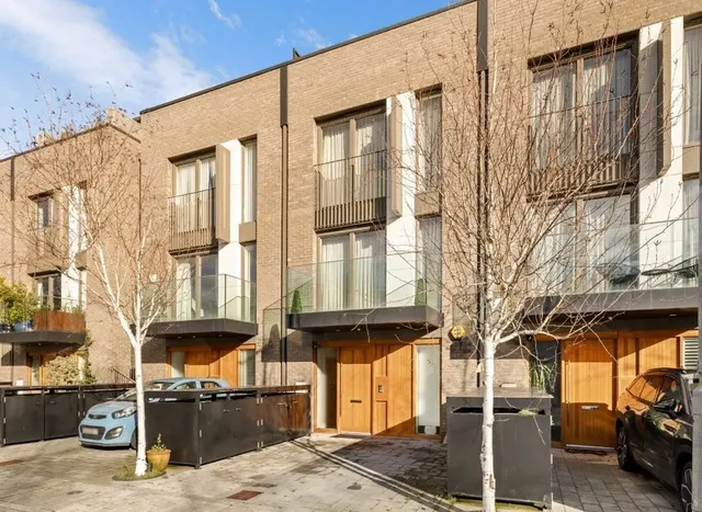 Bourke Close, Clapham, SW4, photo 1