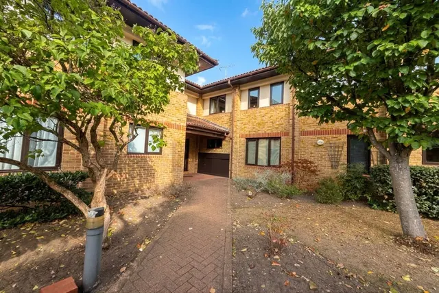 The Gables, Oxshott, KT22, photo 1