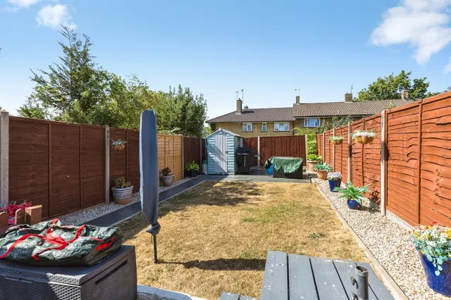 Hawkins Road, Crawley, RH10, photo 2