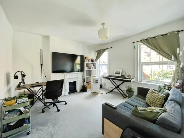 Photo 2 — Kings Road, Hitchin, SG5