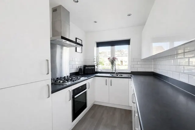 Photo 3 — Sanderling Close, Barnstaple
