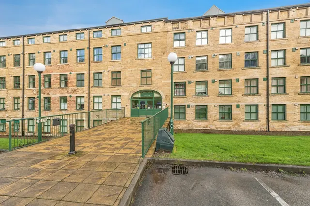 Navigation Rise, Milnsbridge, Huddersfield, photo 1