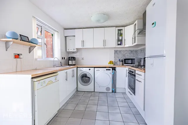 Marshwood Avenue, Poole, BH17, photo 3