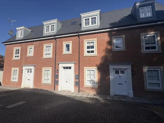 1 bedroom flat, Bath Road, Old Town