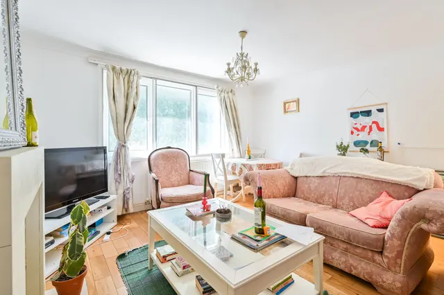 Photo 3 — 171 Southwark Park Road, London
