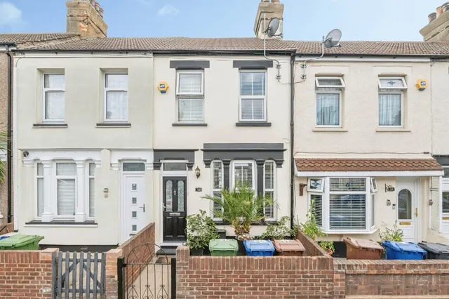 Castle Road, Grays, Essex, RM17, photo 1