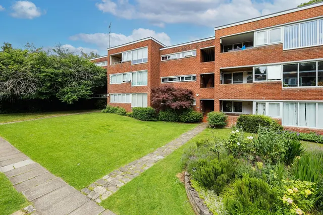 Shaw Lane, Leeds, LS6, photo 1