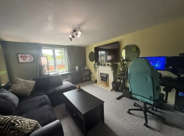 Luanne Close, Cradley Heath, B64, photo 3