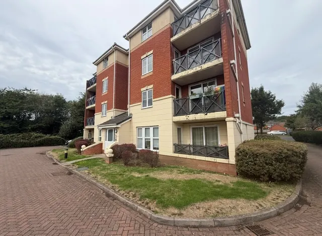 Luanne Close, Cradley Heath, B64, photo 1