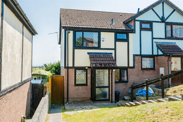 Columbus Close, Barry, CF62 9HA, photo 1