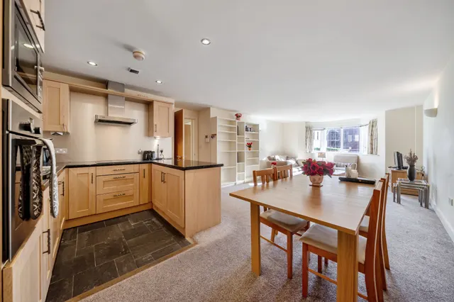 Central Place, Wilmslow, photo 2