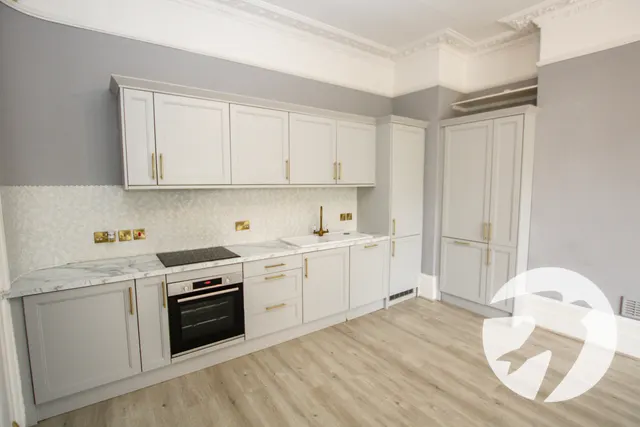 Southend Crescent, London, SE9, photo 3