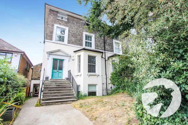 Southend Crescent, London, SE9, photo 1