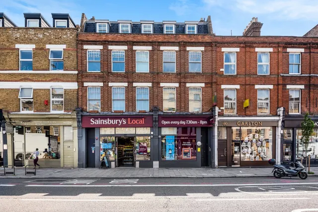 1 bedroom flat — Upper Street, Islington, London, N1