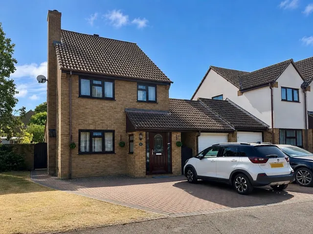 King James Way, Royston, photo 1
