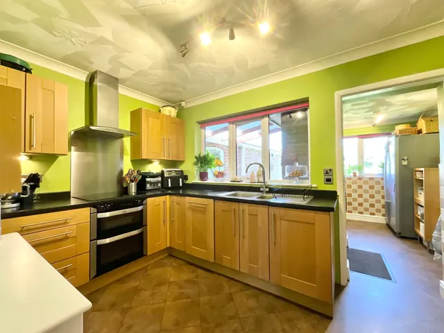 Jasmine Close, Blythe Bridge, ST11, photo 3