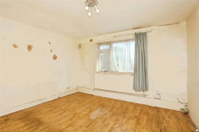 Ravensbourne Park Crescent, London, SE6, photo 3