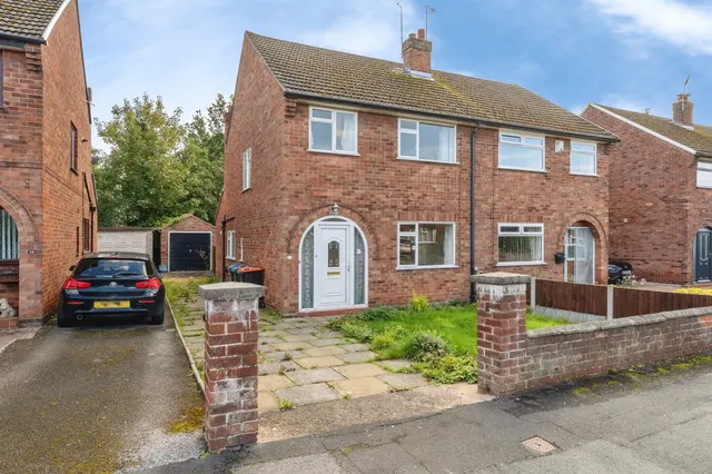 Chatsworth Drive, Chester, CH2, photo 1