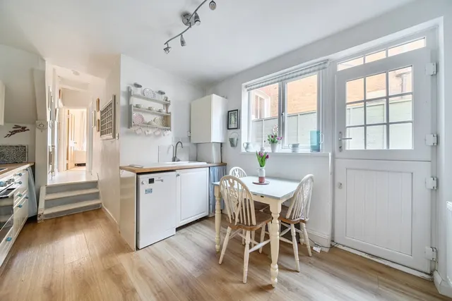 Photo 3 — Gladwyn Road, Putney, London, SW15