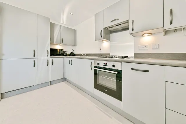 Photo 3 — Porthcawl Close, Stevenage, Hertfordshire, SG1